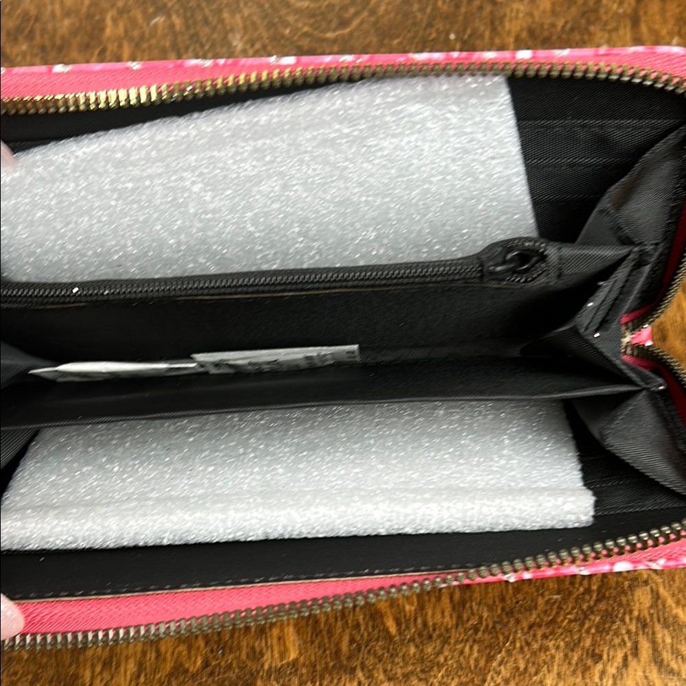 Wallet with Pink Heart Pattern - Picture 10 of 16